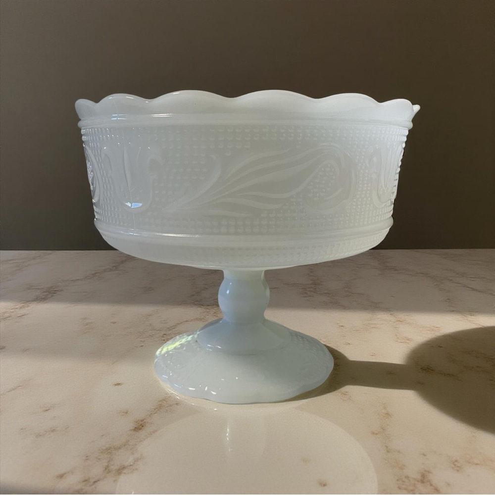🤍 Vintage E.O. Brody Milk Glass Compote Bowl – Mid-Century Footed Dish 🤍